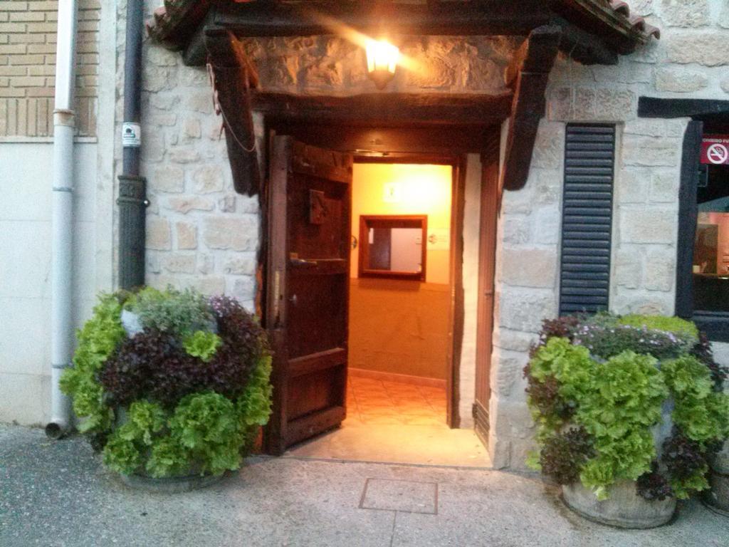 Hostal Suetxe Los Arcos Exterior photo